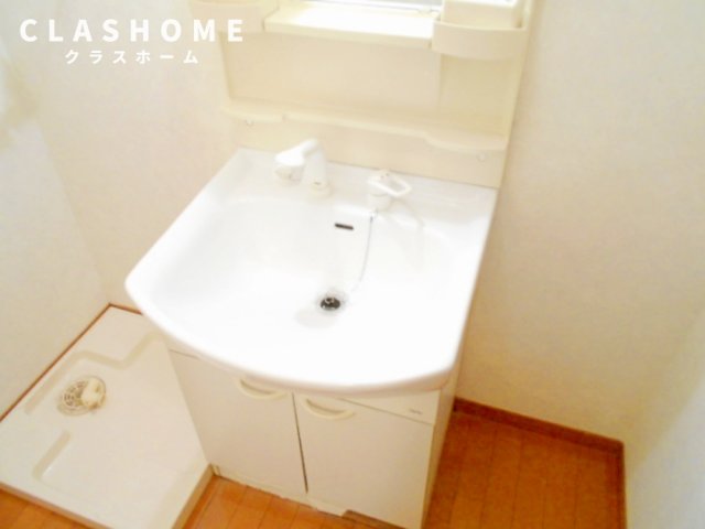 洗面設備　同物件の別部屋になります。