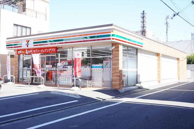 コンビニ　セブンイレブン（コンビニ）まで220m