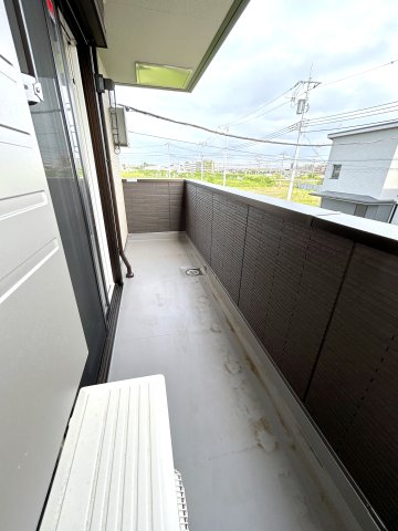 バルコニー　お洗濯にも便利なバルコニー付き