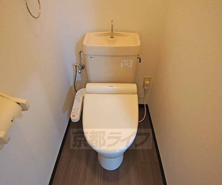 トイレ　ウォシュレット付です。