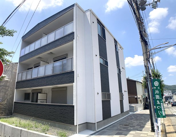 建物外観　各部屋角部屋の設計の新築ハイツが募集中です