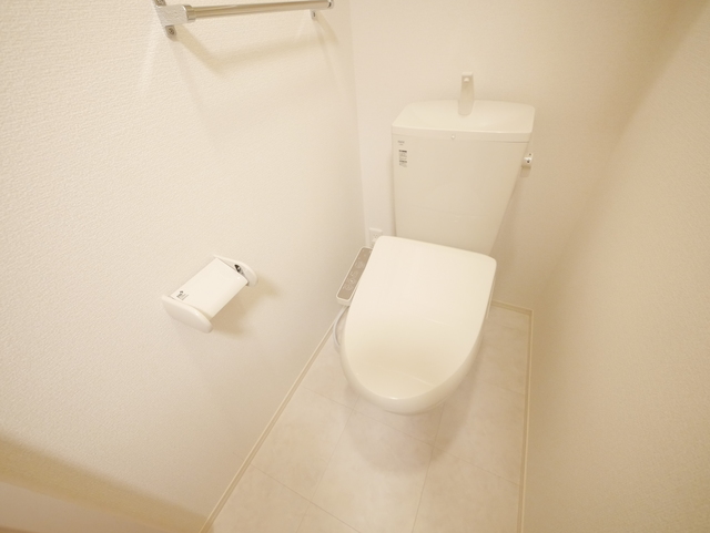 トイレ　★人気の温水洗浄便座付です★