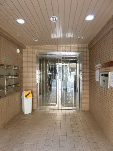 エントランス　建物の内部です