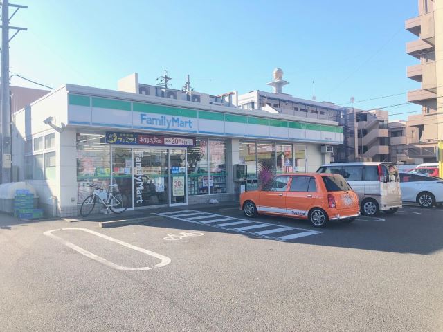 コンビニ　ファミリーマート（コンビニ）まで420m