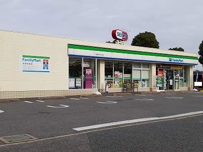 コンビニ　ファミリーマート（コンビニ）まで550m