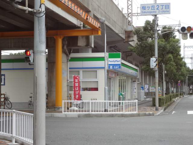 コンビニ　ファミリーマート（コンビニ）まで229m