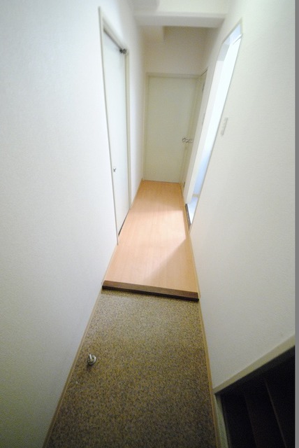 玄関　写真は３０６号室