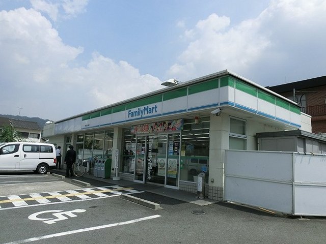 コンビニ　ファミリーマート川端修学院店（コンビニ）まで312m