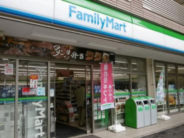 コンビニ　ファミリーマート新宿税務署通り店（コンビニ）まで195m