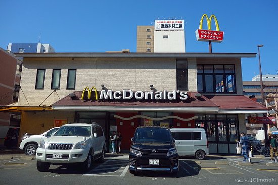 飲食店　マクドナルド福岡日赤通り店（飲食店）まで600m