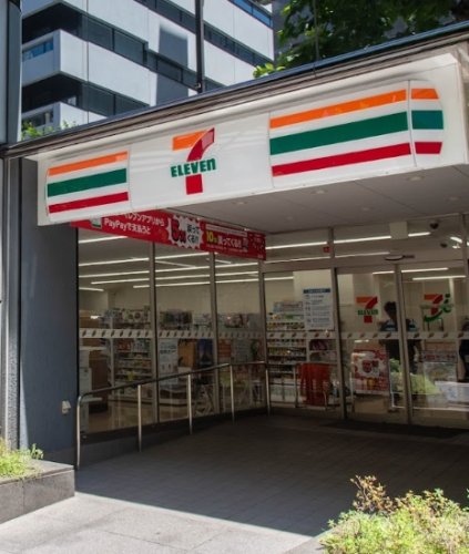 コンビニ　セブンイレブン 八丁堀2丁目店（コンビニ）まで150m
