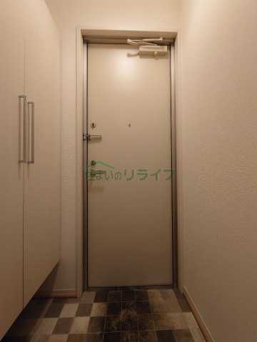 玄関　別部屋参考写真となります。