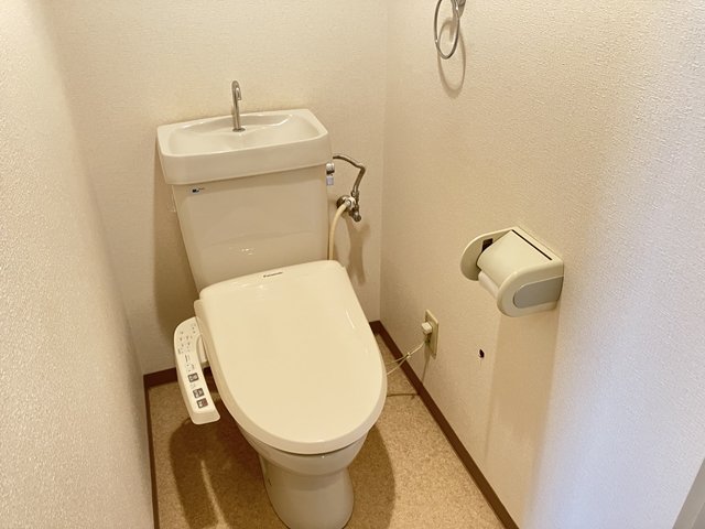 トイレ　同物件別部屋（別階数）です