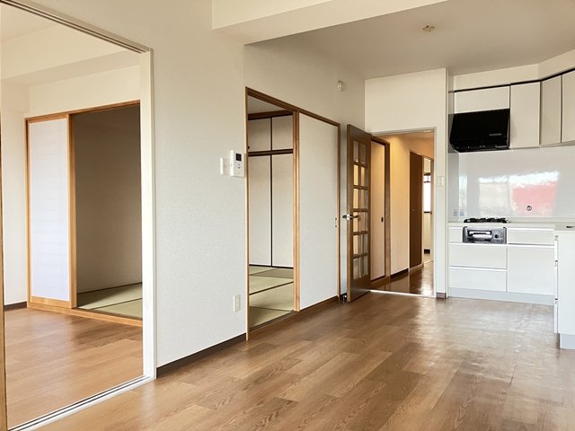 居室・リビング　同物件別部屋（別階数）です