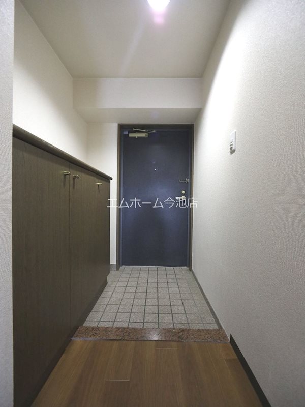 玄関　玄関　シューズボックス付
