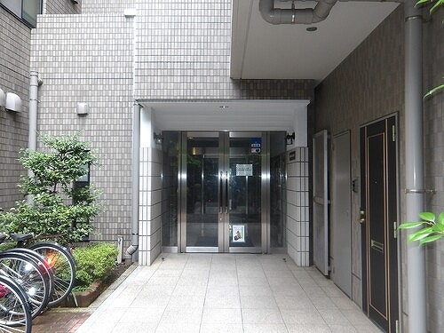 エントランス　清潔なエントランスです