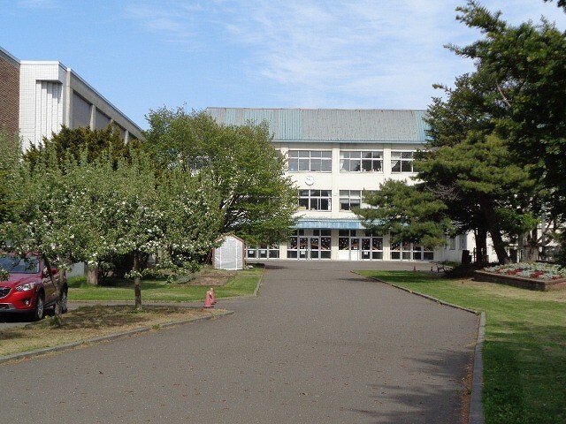小学校　恵庭市立恵庭小学校（小学校）まで647m