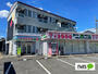 建物外観　一階には散髪屋さんが入っています♪