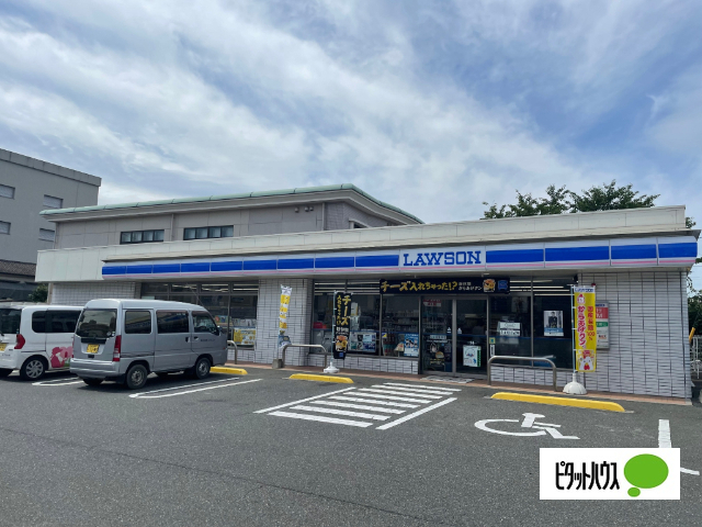 コンビニ　ローソン美祢市役所前店（コンビニ）まで675m