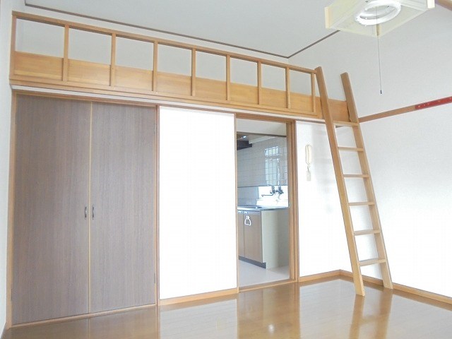 居室・リビング　写真は203号室です（参考）