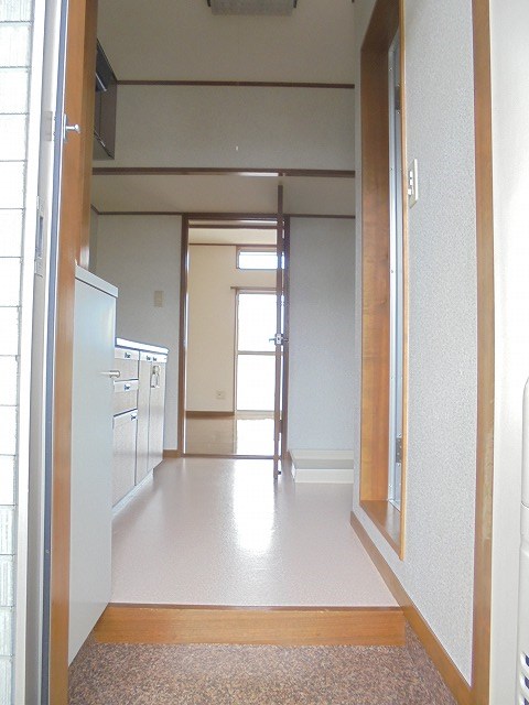 玄関　写真は203号室です（参考）