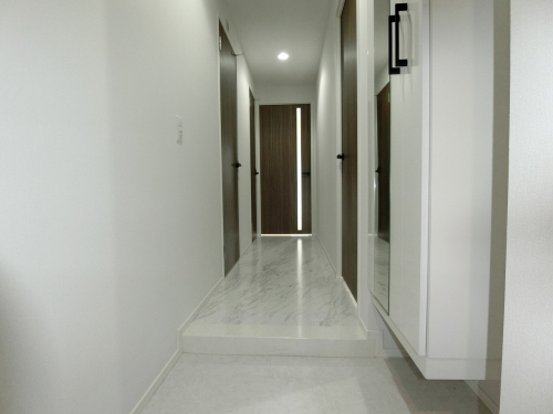 玄関　※お部屋１０２号室の写真になります。別のお部屋になりますので