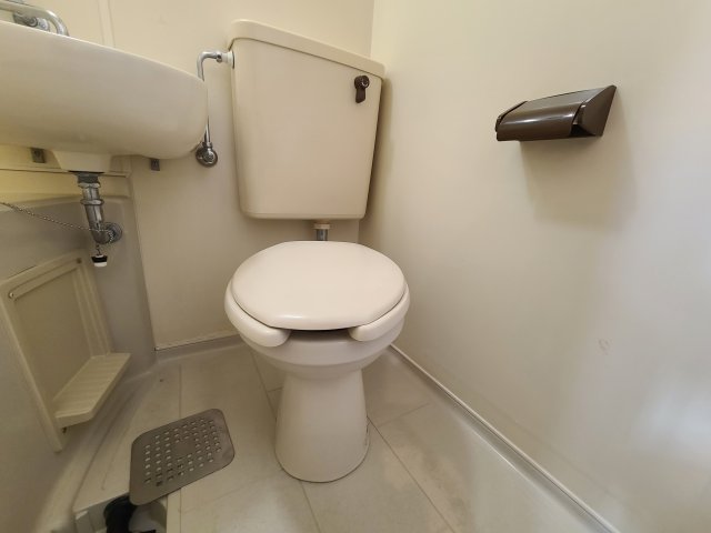 トイレ　別部屋参考写真です。