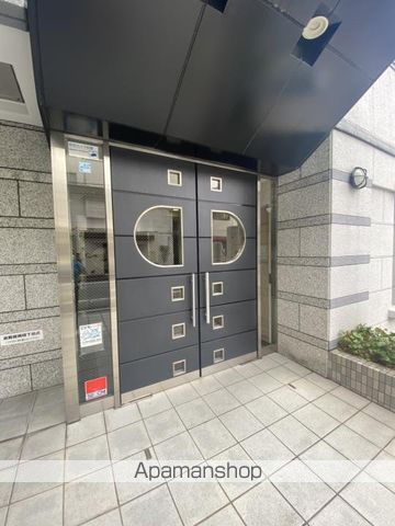 地下鉄谷町線 南森町駅 徒歩8分 10階建 築25年の外観写真