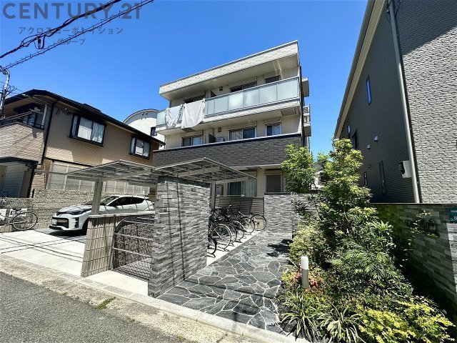 建物外観　防犯カメラ付きでセキュリティ面も安心です。