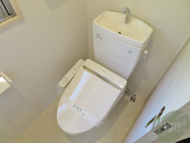 トイレ　温水洗浄便座なので、使い易く非常にいいですね。