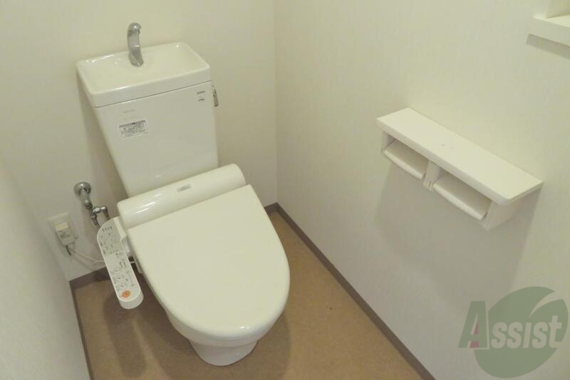 トイレ　お手洗いは７もちろん温水洗浄付き。これは外せません。