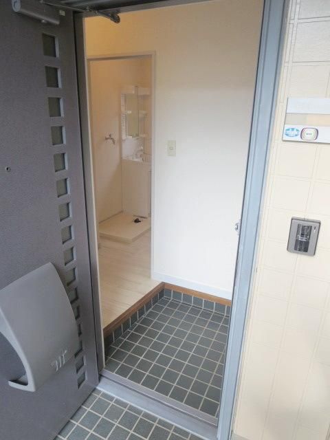 サンパレスFの玄関写真