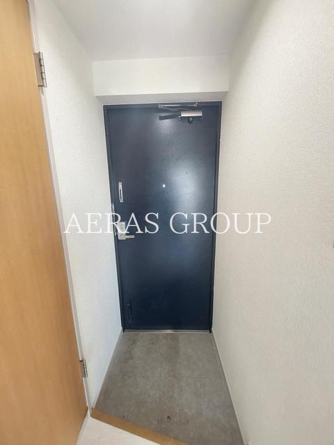 玄関　内装工事中の写真です