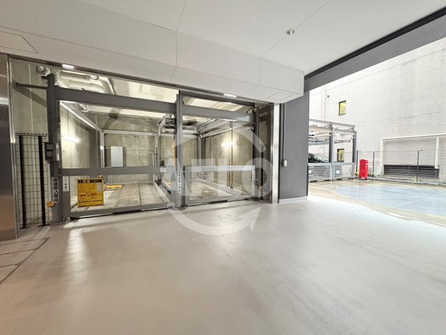 駐車場　プレサンスタワー北浜　駐車場