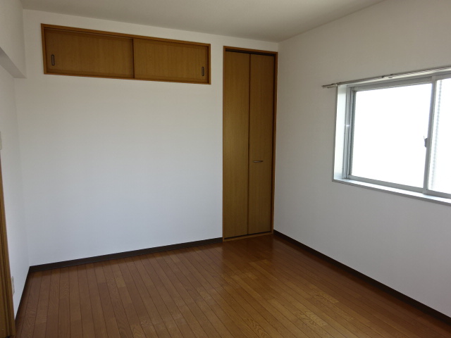 居室・リビング　キッチン向かい洋室