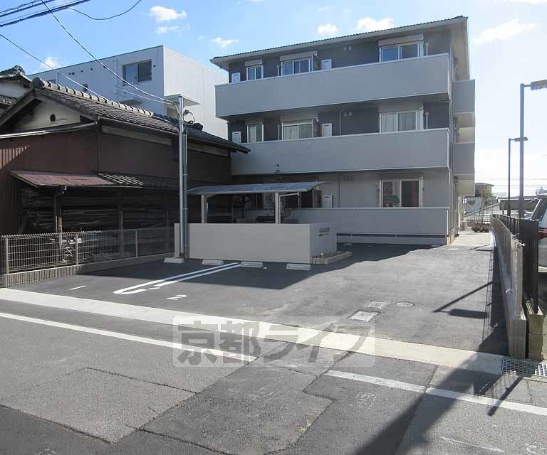 京都市山科区西野小柳町のアパートの建物外観