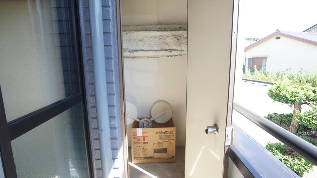 その他部屋・スペース　バルコニーに専用物置あります！