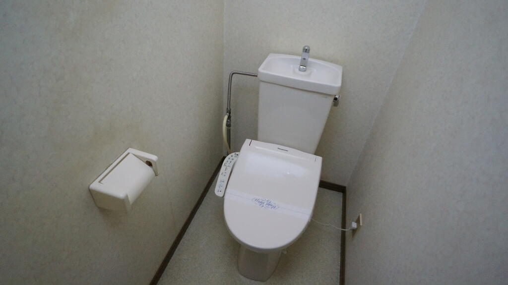 トイレ　温水洗浄便座付き