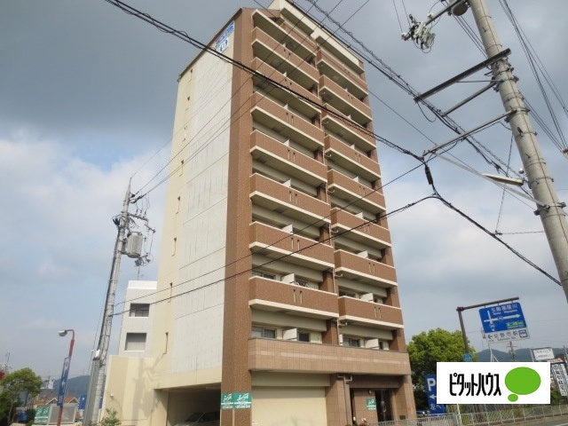 交野市私部西のマンションの建物外観