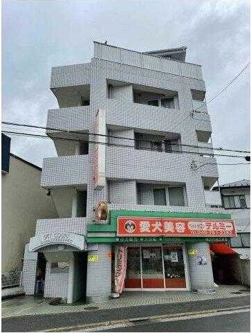 横浜市金沢区釜利谷東のマンションの建物外観