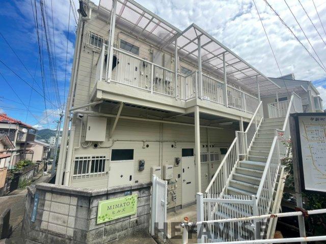 長崎市中新町のアパートの建物外観