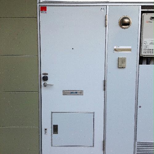 玄関　宅配ボックス付き！