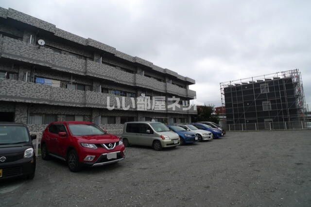 【深谷市緑ケ丘のマンションの駐車場】