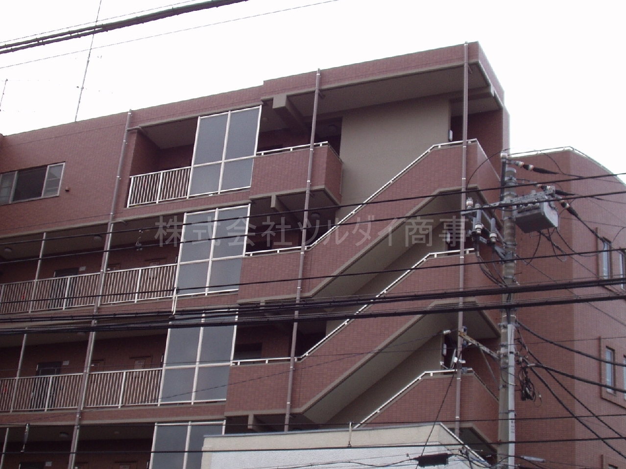 横浜市鶴見区生麦のマンションの建物外観