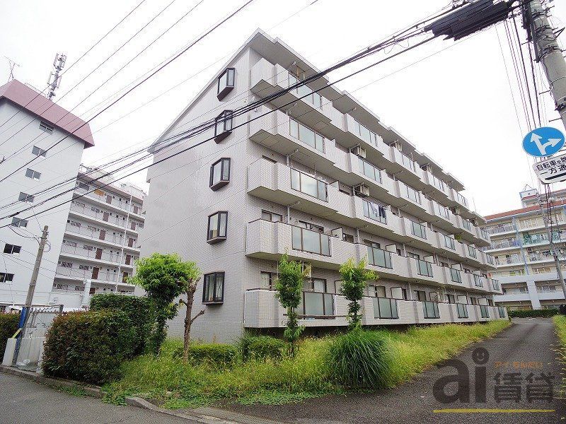 東大和市南街のマンションの建物外観