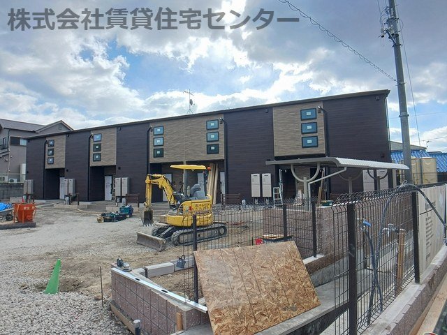 【岩出市中迫のアパートの建物外観】