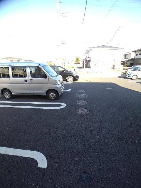 【深谷市岡のアパートの駐車場】