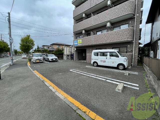 【仙台市泉区長命ケ丘のマンションの駐車場】