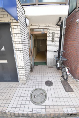 【吹田市豊津町のマンションのエントランス】