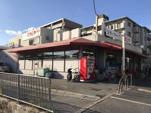 【吹田市豊津町のマンションのスーパー】